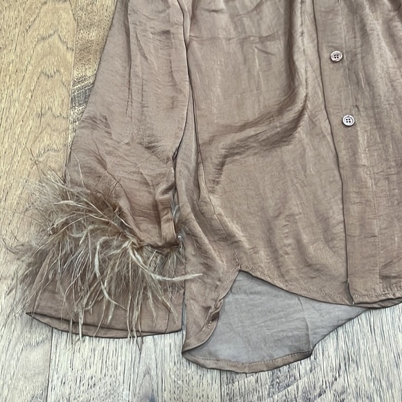 Better Be Woman’s Button Down With Feather Sleeve Size M - Picture 4 of 6